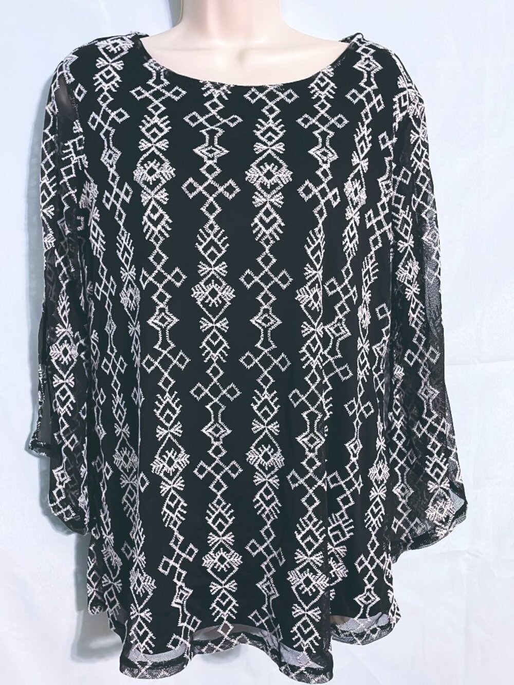 New Directions Black & White Top Size M